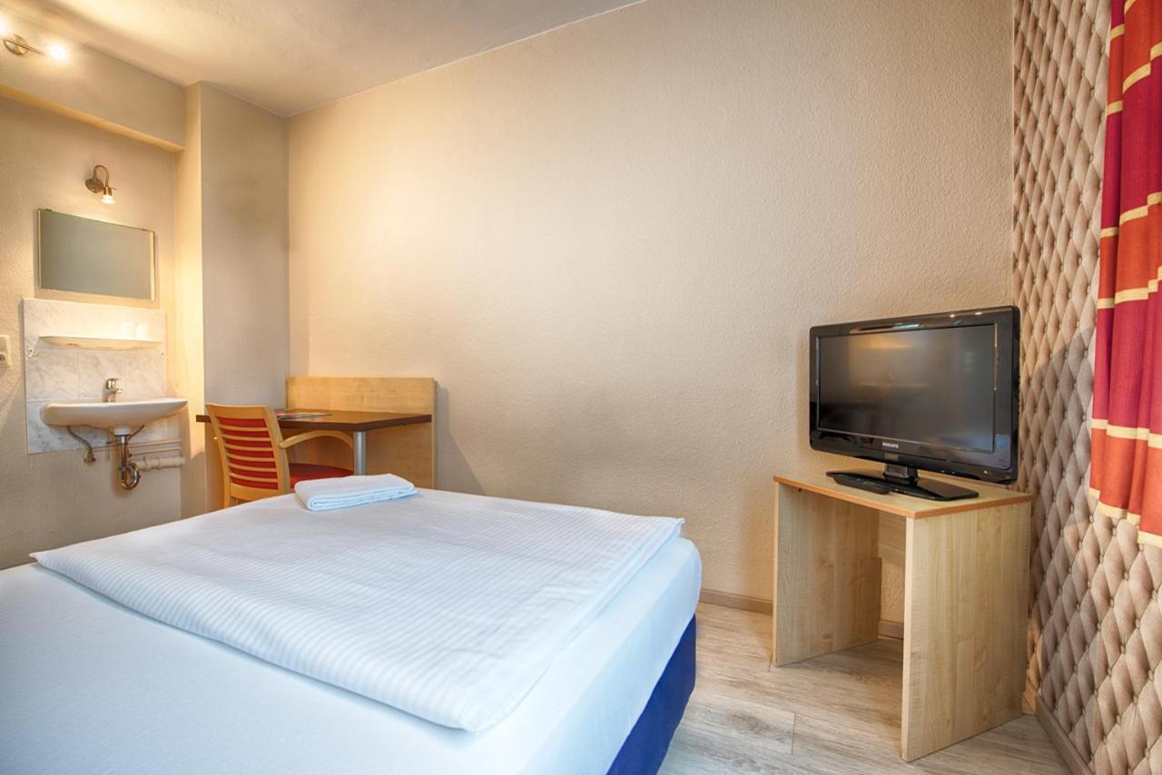 Enjoy Hostel Berlin City West Exterior photo